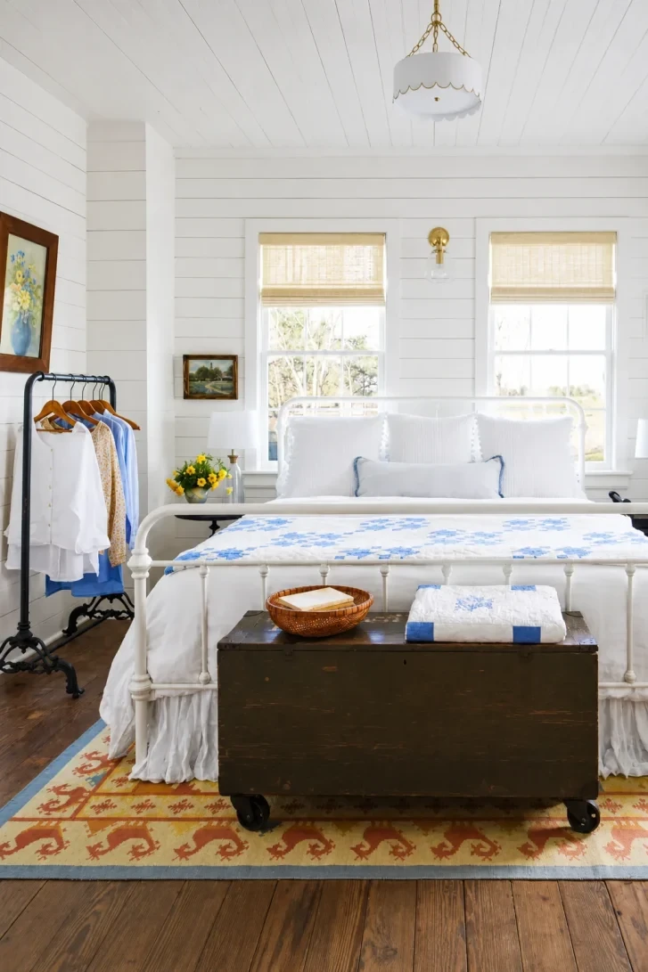 A Vintage Trunk on Wheels Steals the Show