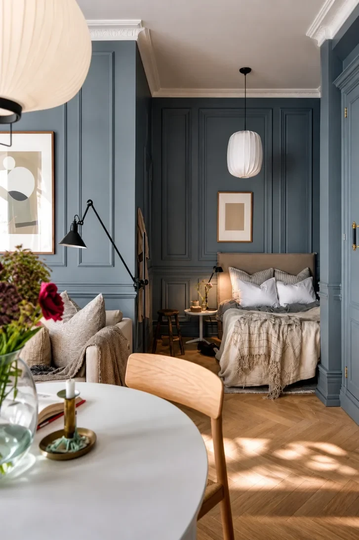 Floor-to-Ceiling Moulding Panels Painted One Bold Colour